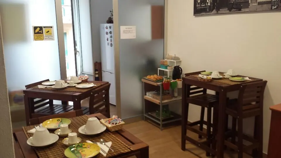 Bed & Breakfast Travellers Naples Italy